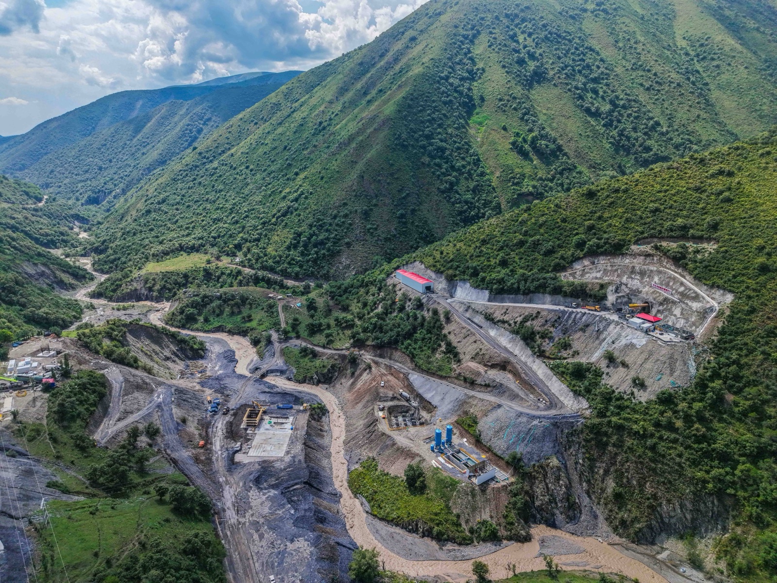 中吉乌铁路建设现场